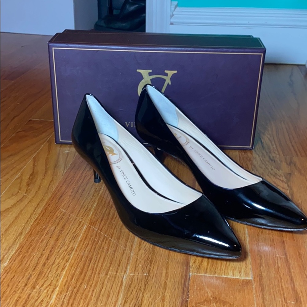Vince Camuto women’s black Vc Signature Tacc heel